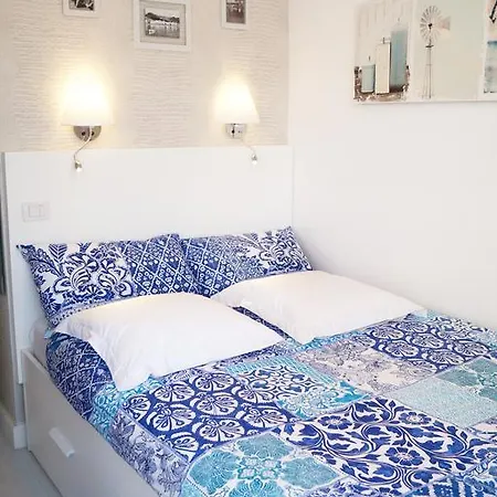 Comfortable 2 Bedroom Terrace Apartment Beach & Center 4 Guests *