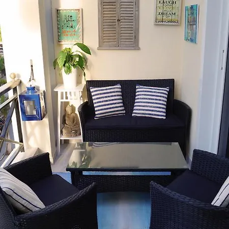 Comfortable 2 Bedroom Terrace Apartment Beach & Center 4 Guests Apartmán *