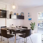 Comfortable 2 Bedroom Terrace Apartment Beach & Center 4 Guests Apartment