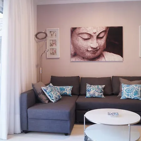아파트 Comfortable 2 Bedroom Terrace Apartment Beach & Center 4 Guests 아로나