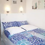 Comfortable 2 Bedroom Terrace Apartment Beach & Center 4 Guests *