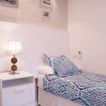 Апартаменты Comfortable 2 Bedroom Terrace Apartment Beach & Center 4 Guests *