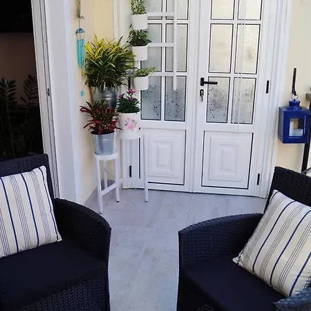 Апартаменты Comfortable 2 Bedroom Terrace Apartment Beach & Center 4 Guests