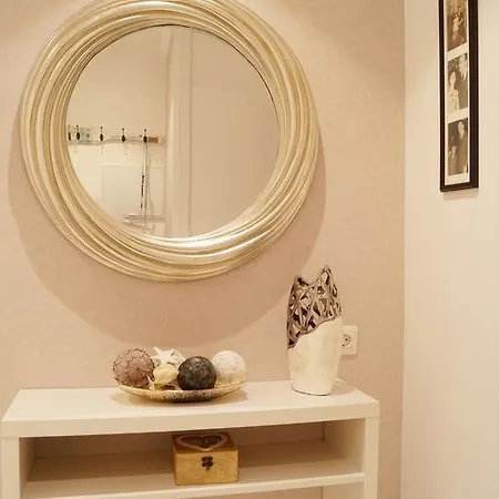 Comfortable 2 Bedroom Terrace Apartment Beach & Center 4 Guests Апартаменты