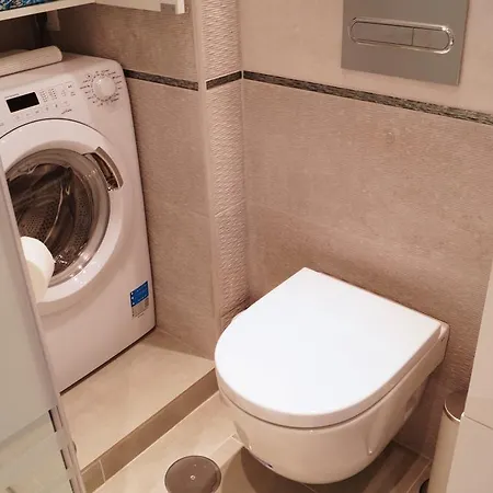 Апартаменты Comfortable 2 Bedroom Terrace Apartment Beach & Center 4 Guests